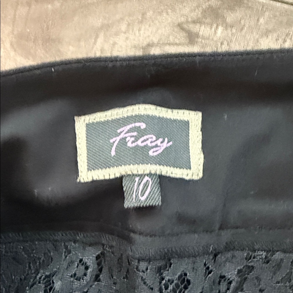 Chic Black Skater Skirt with Lace Trim - Picture 4 of 4